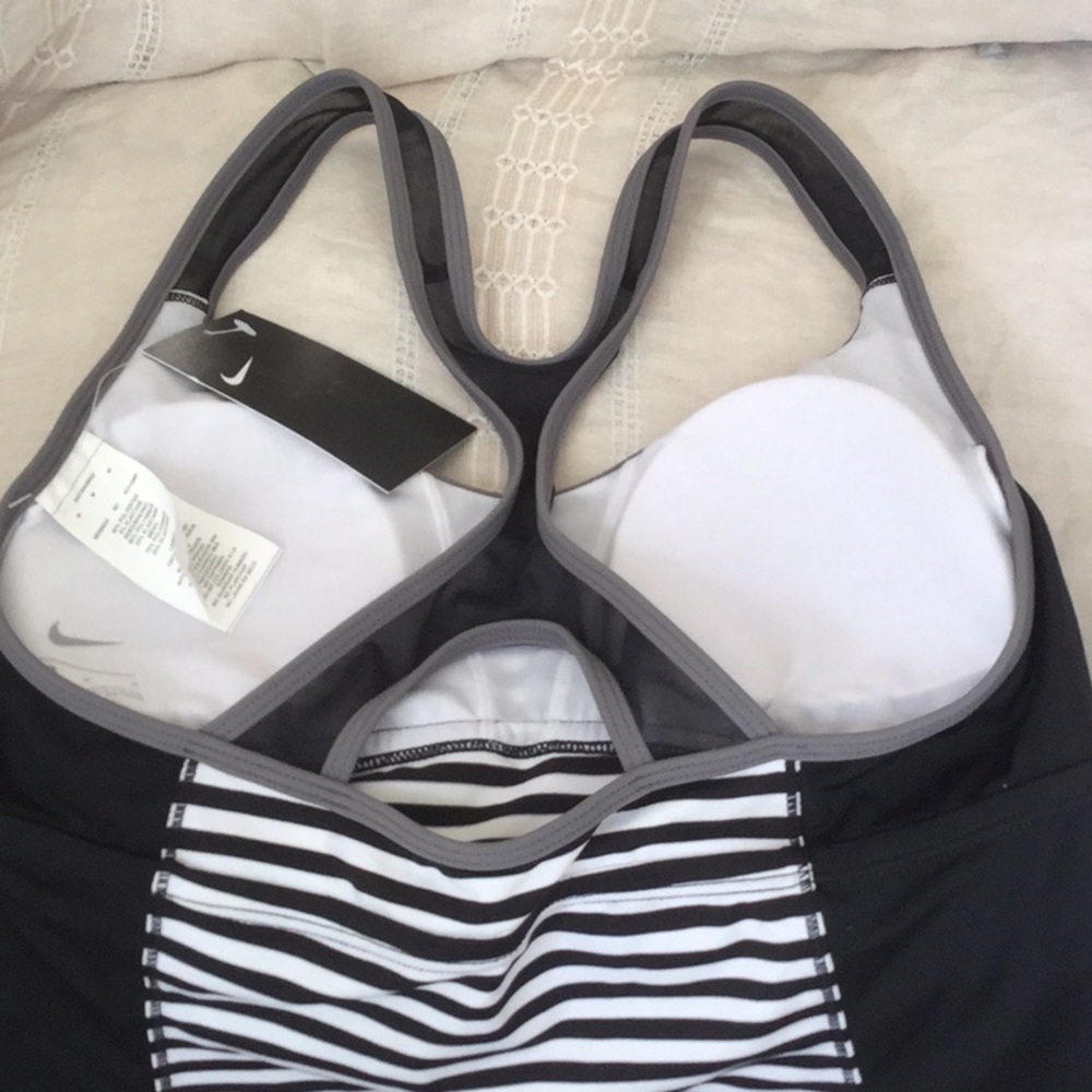 NIKE Size Medium Racer-Back Black & White Tank - Picture 5 of 6